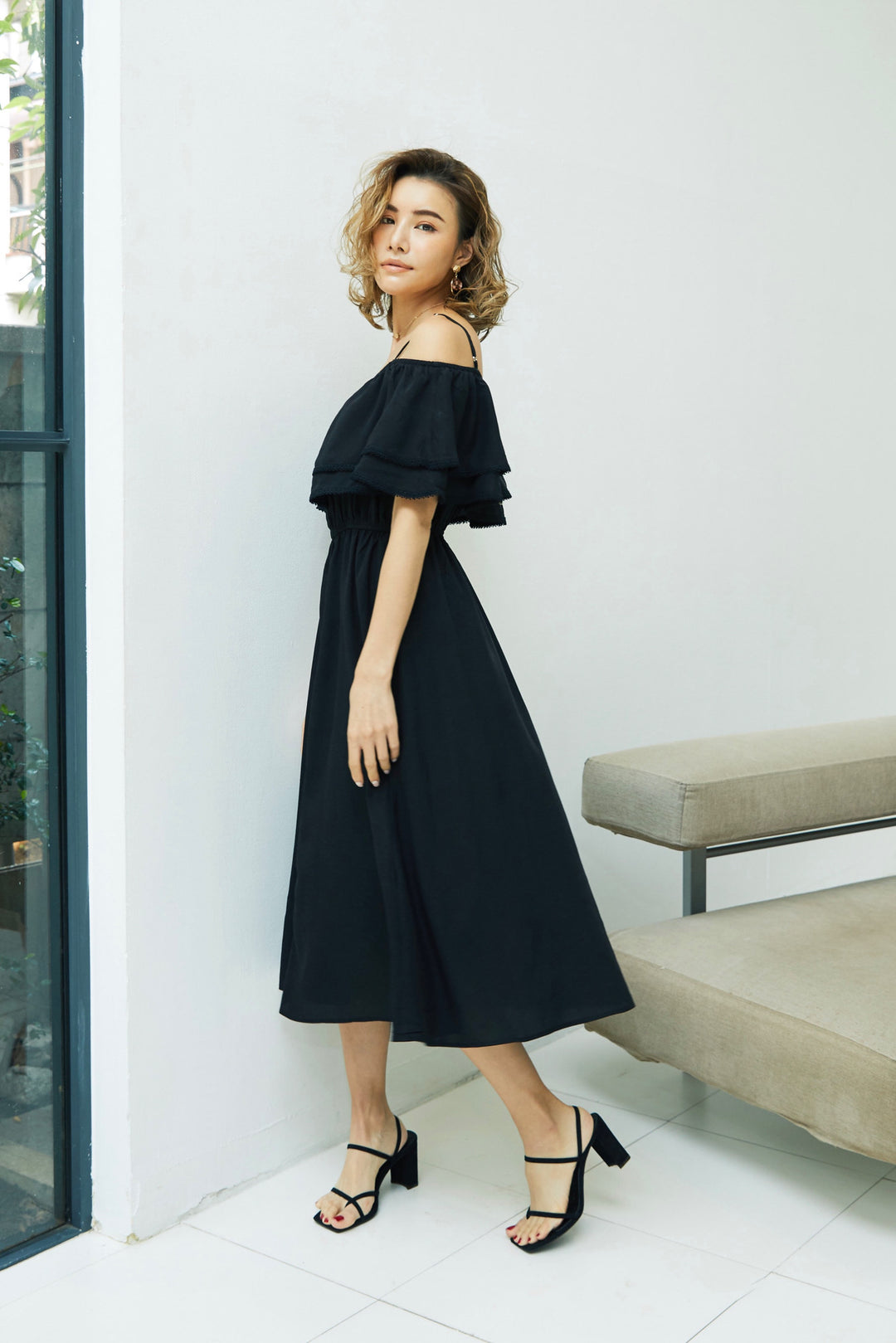 Off-Shoulder Flare Dress【white/black/purple】 – Valmuer